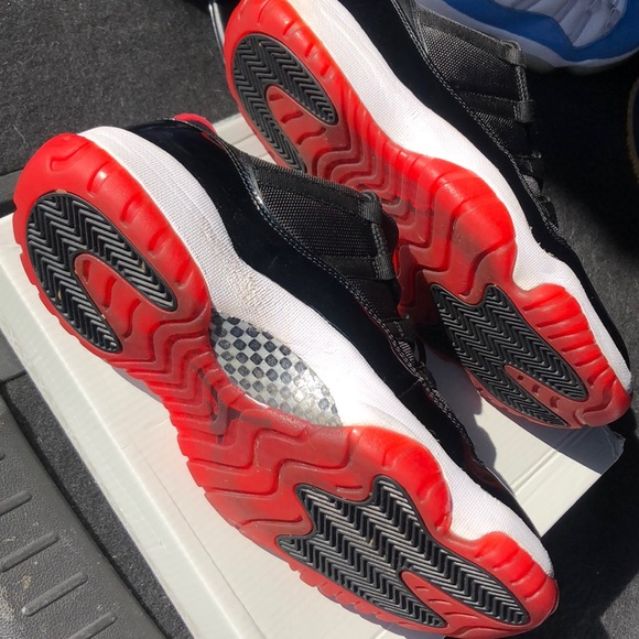 Air Jordan 11 Retro low breads - Picture 2 of 5